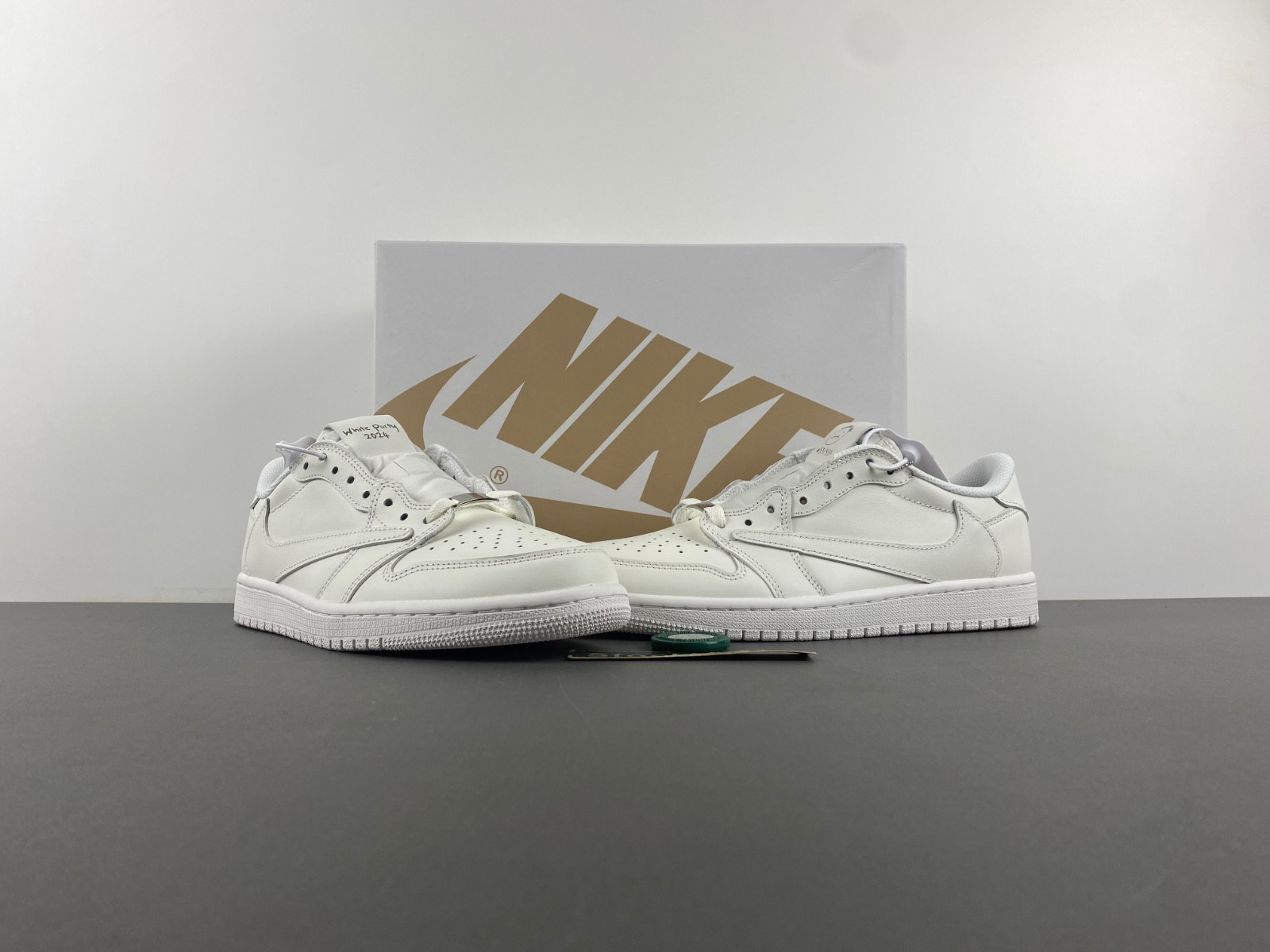 Travis Scott x Air Jordan 1 Low OG1228-111