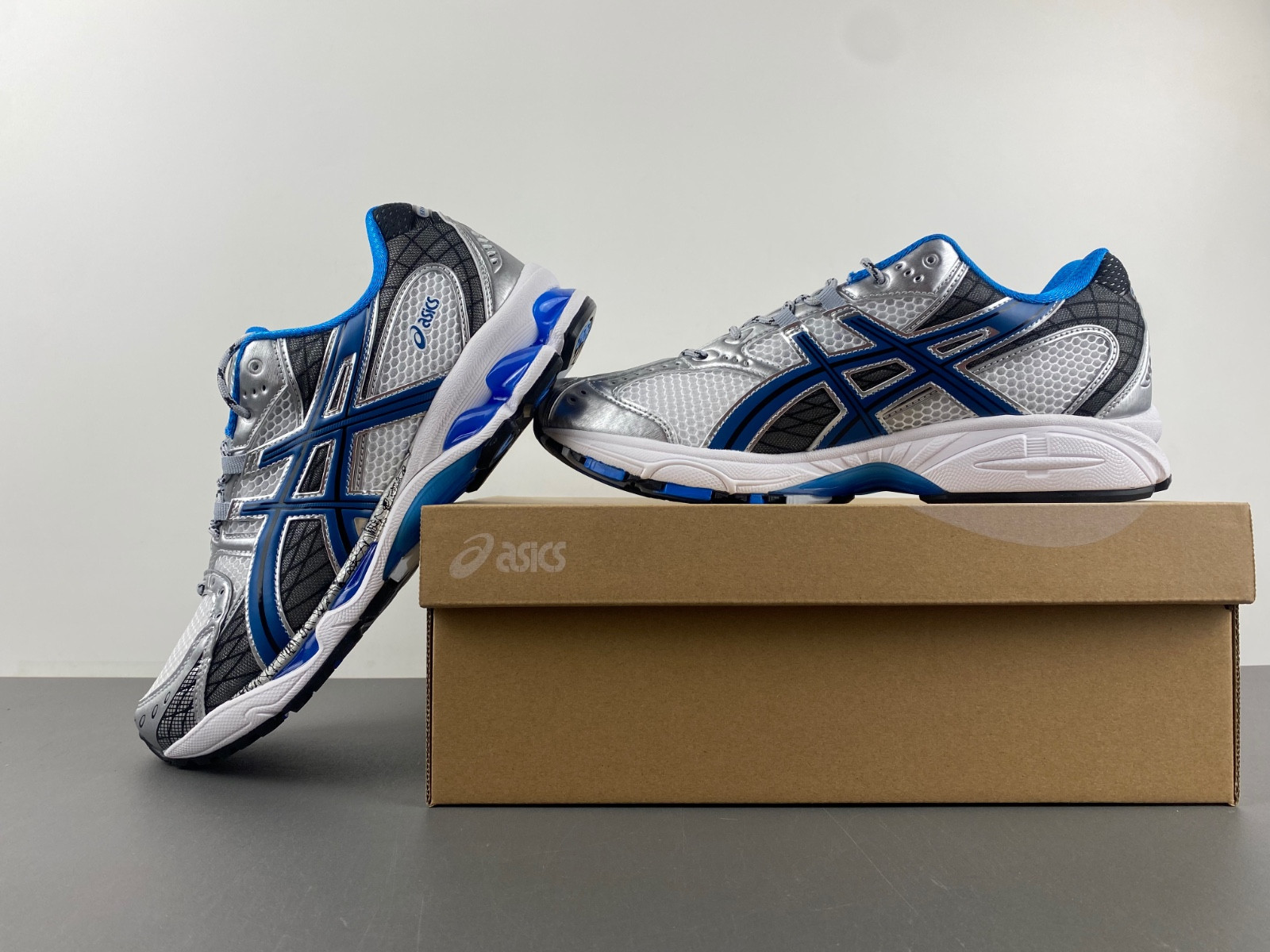 As*ic*s gel-nimbus 10.1 