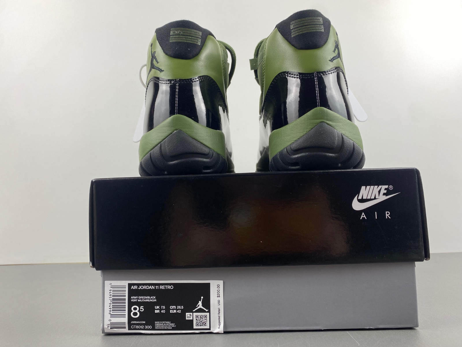 AIR JORDAN 11