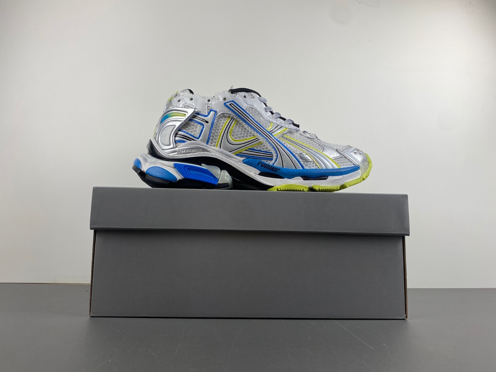 Ba*len*cia*ga runner sneaker