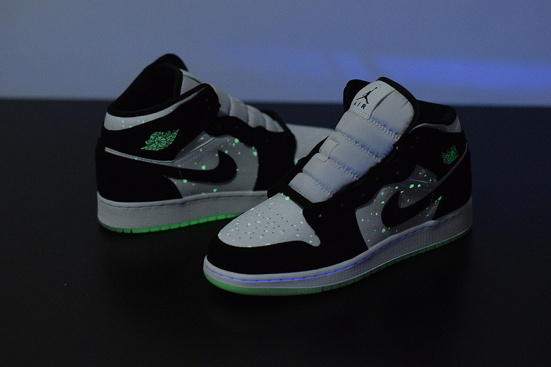 AIR JORDAN 1 MID SE GS 