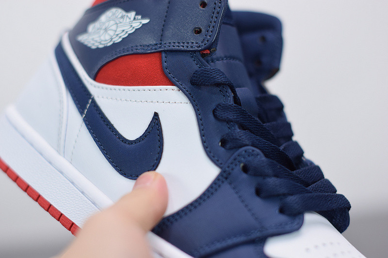 AIR JORDAN 1 MID SE 852542-104