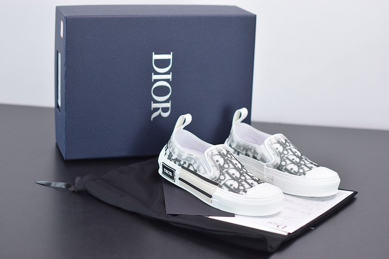 DIO* X CONVERSE SNEAKER