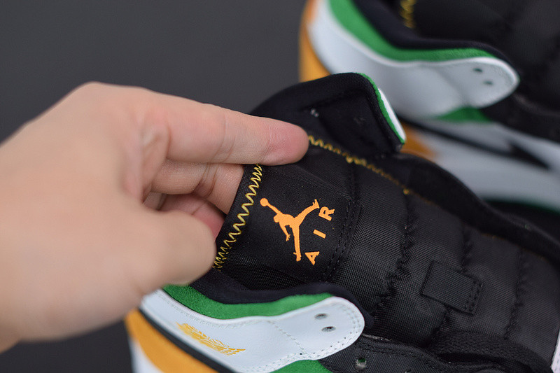 AIR JORDAN 1 MID SE WHITE LASER ORANGE LUCKY GREEN (GS) BQ6931-101