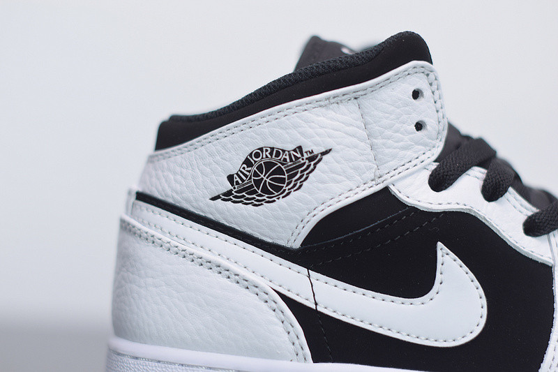 AIR JORDAN 1 MID WHITE BLACK 554725-113