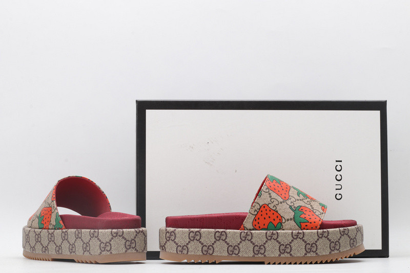 G*u*i sandals