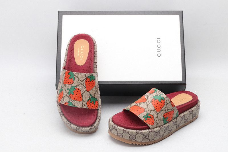 G*u*i sandals