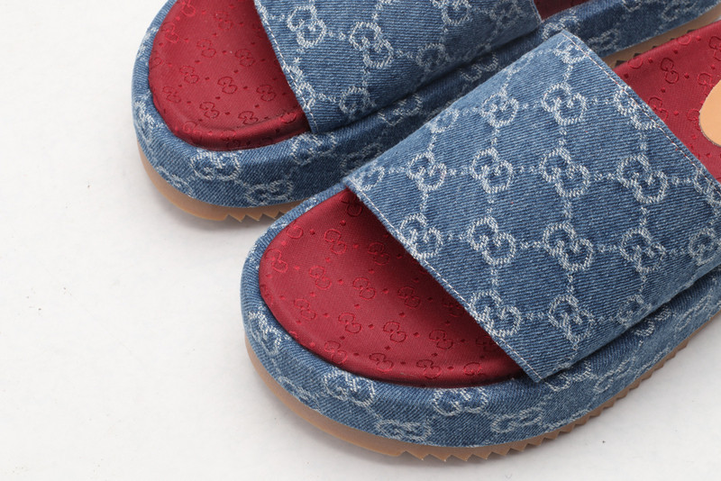 G*u*i sandals