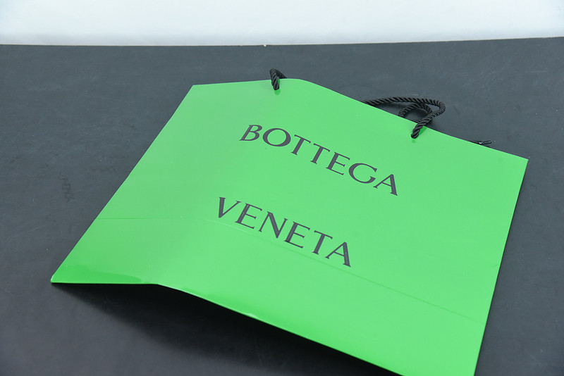 b0tte*a Ven*ta sneaker