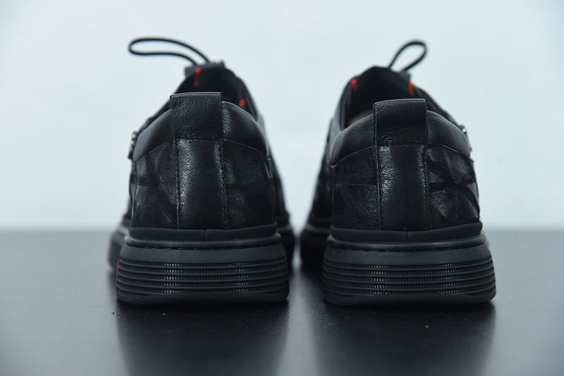 G*u*i sneaker