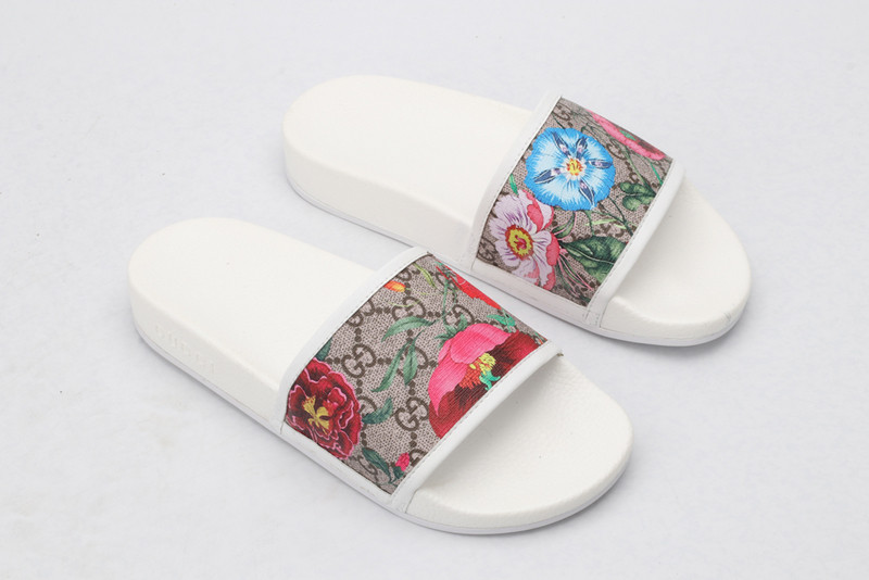 G*u*i sandals