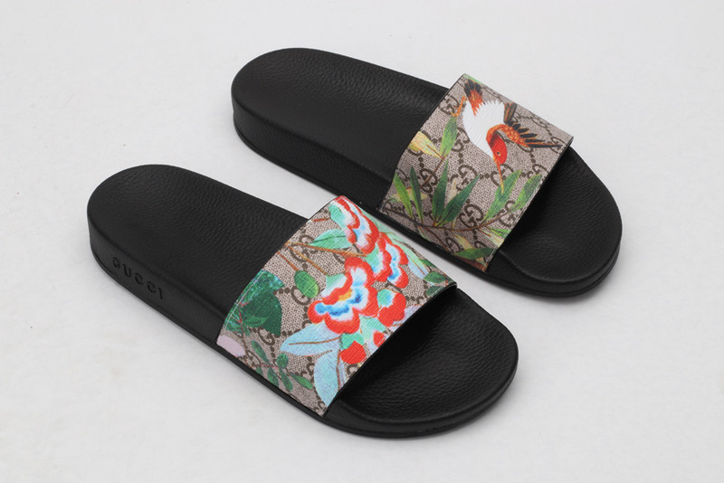 G*u*i sandals