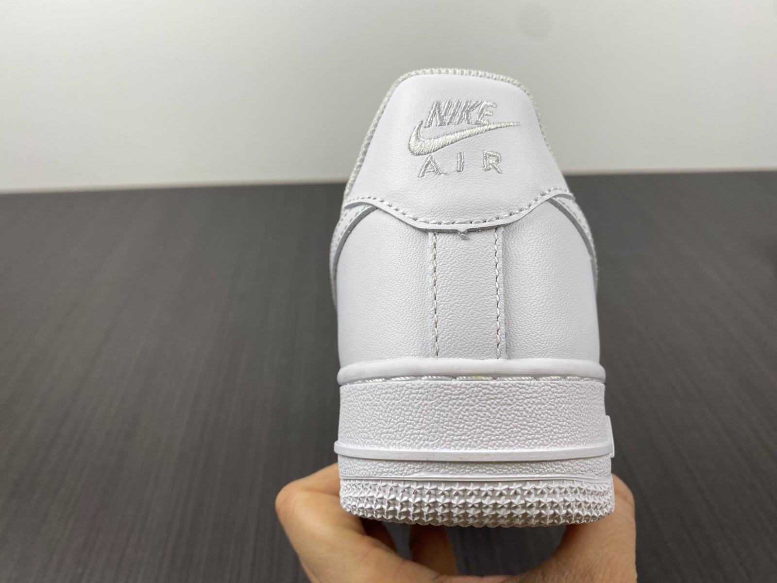 NIKE AIR FORCE 1 LE GS 