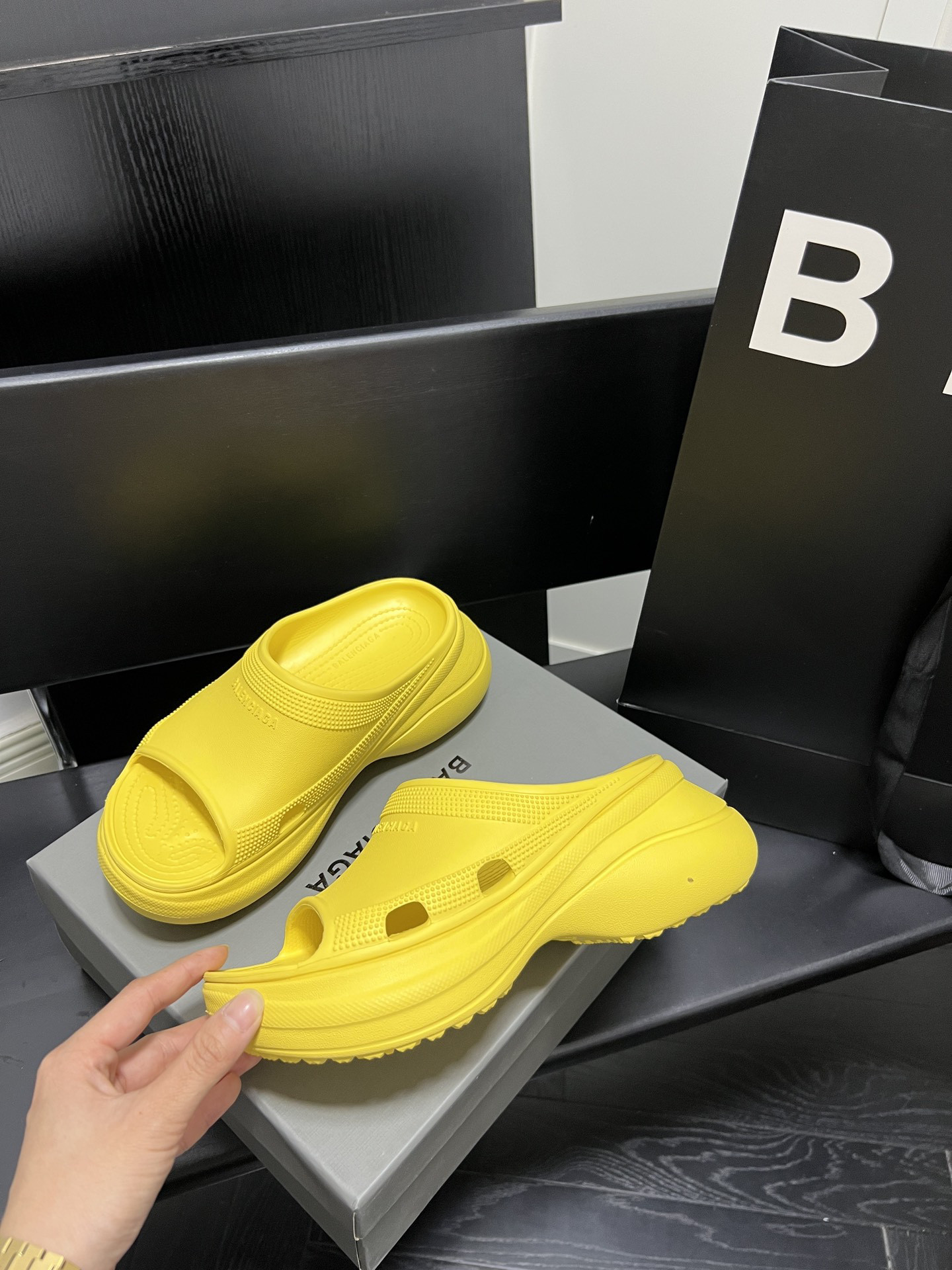 Ba*len*cia*ga slide