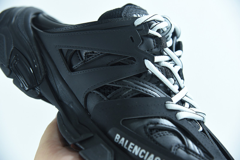 BC TRACK SNEAKER