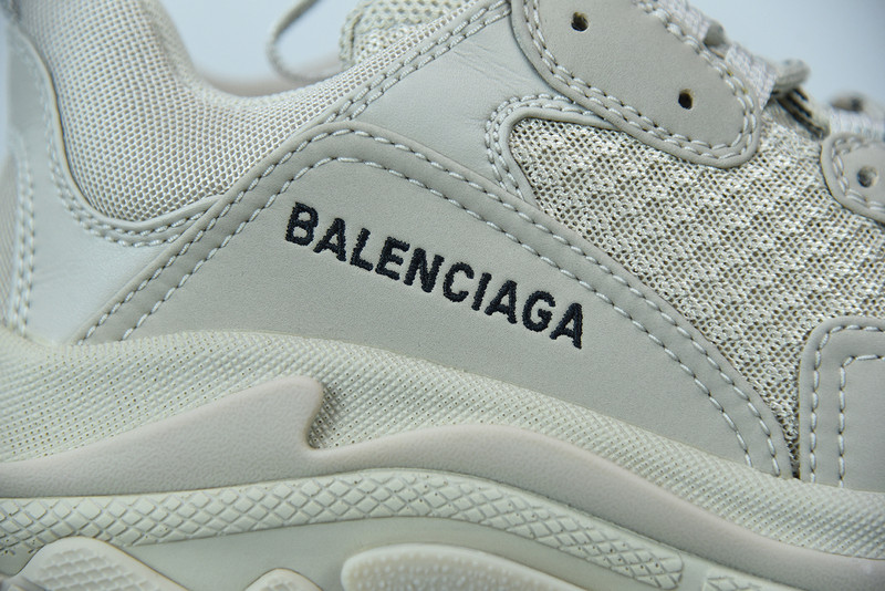 BC TRIPLE S TRAINER 536737 W2FW1 9700