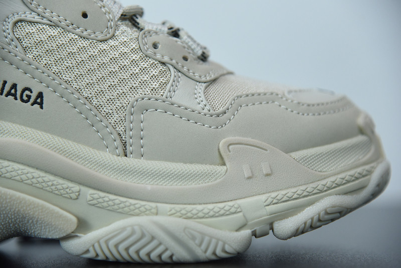 BC TRIPLE S TRAINER 536737 W2FW1 9700
