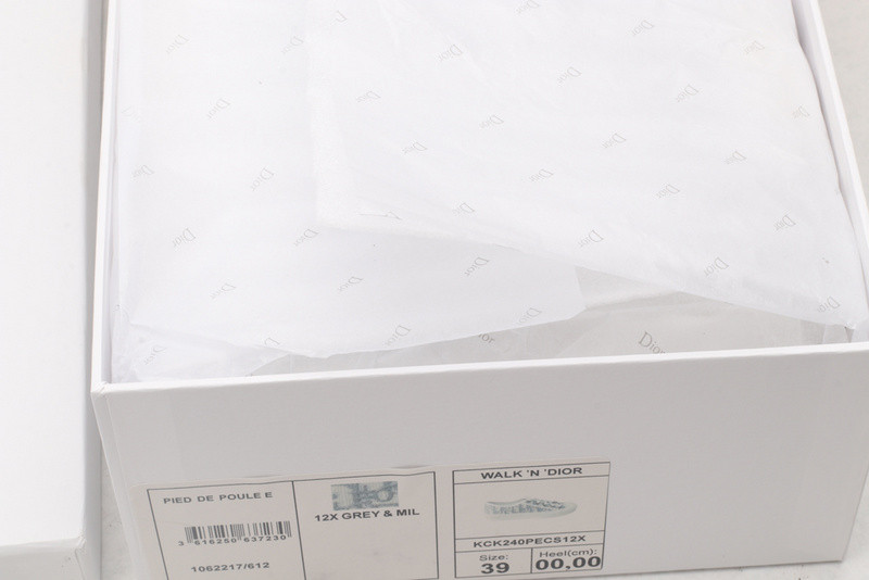DIO* X CONVERSE SNEAKER