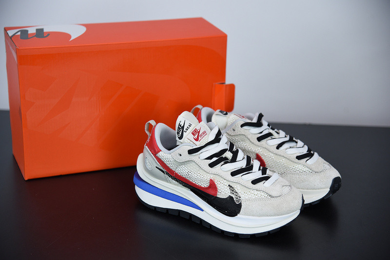 NIKE SACAI X VAPORWAFFLE 