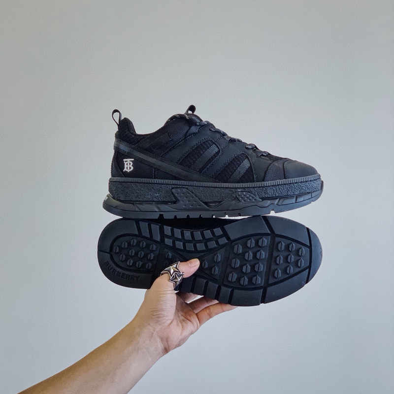 Bv*b*rry sneaker