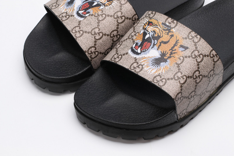 G*u*i sandals