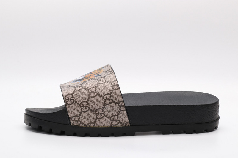 G*u*i sandals