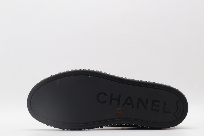 Ch**el sneaker