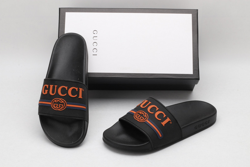 G*u*i sandals