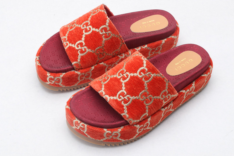G*u*i sandals