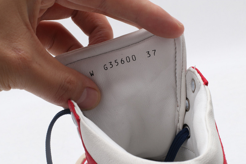 Ch**el sneaker