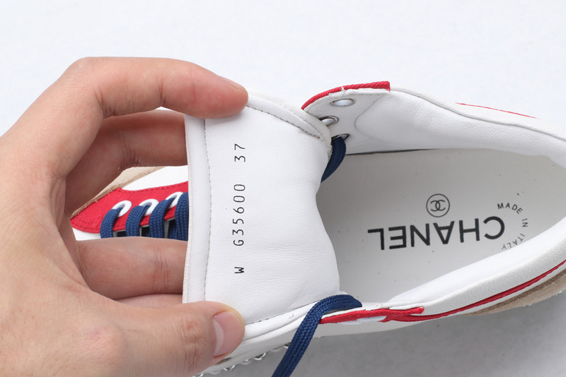 Ch**el sneaker
