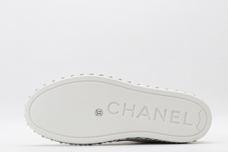Ch**el sneaker