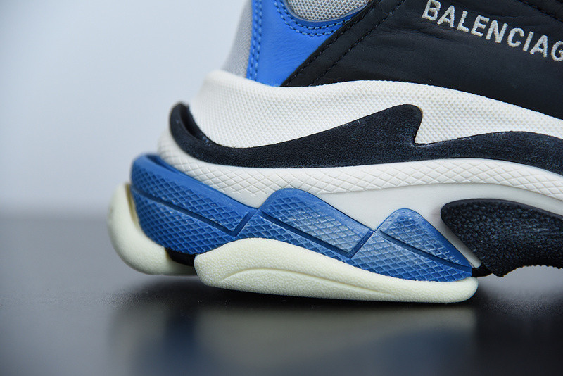 BC TRIPLE S TRAINER  536737 W09OH 1007