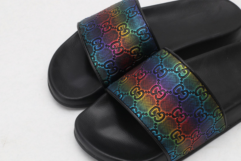 G*u*i sandals