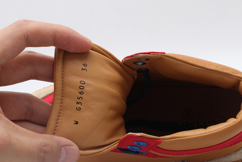 Ch**el sneaker