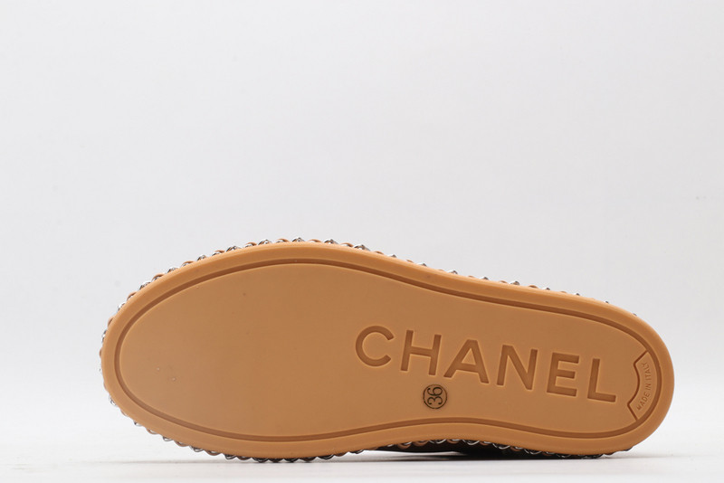 Ch**el sneaker