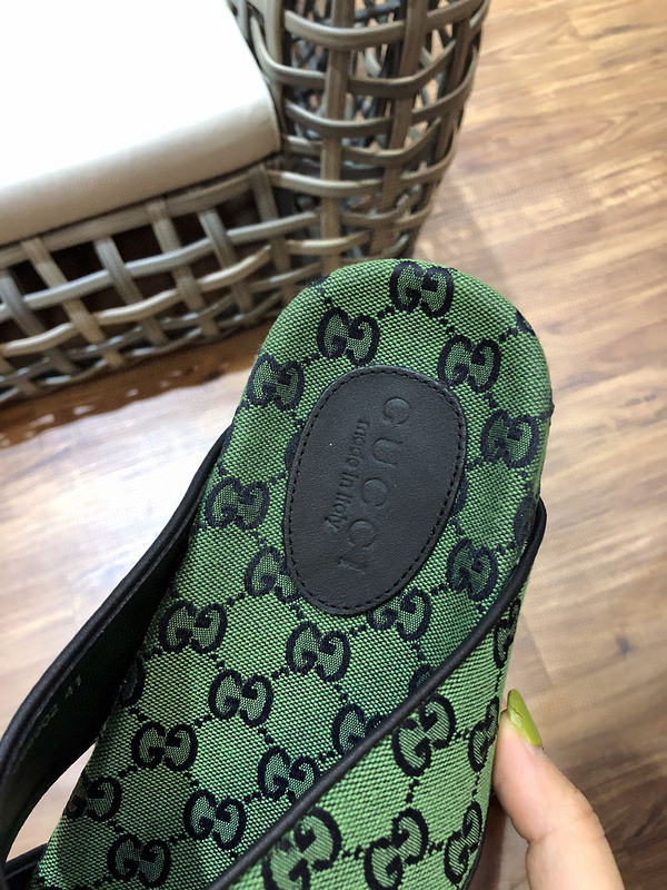 G*u*i sandals