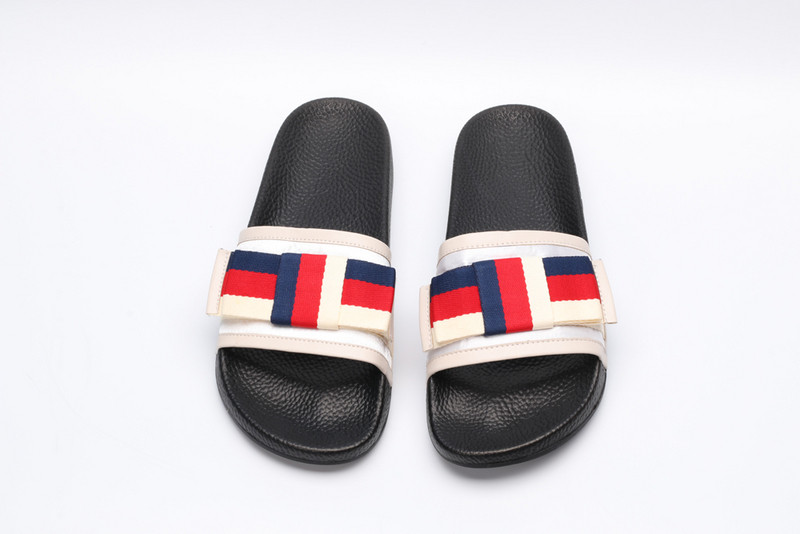 G*u*i sandals