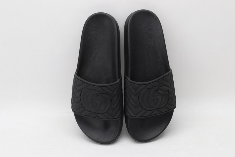 G*u*i sandals