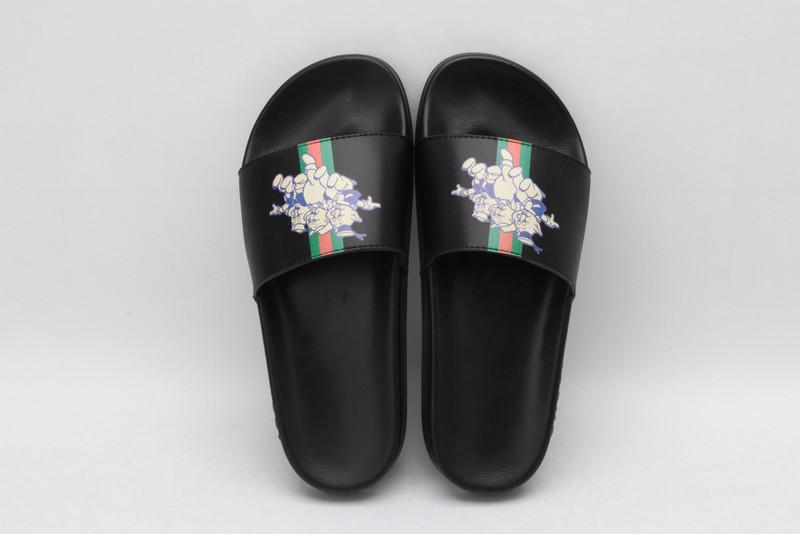 G*u*i sandals