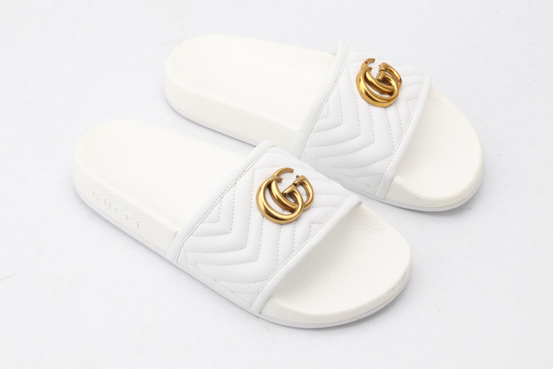 G*u*i sandals