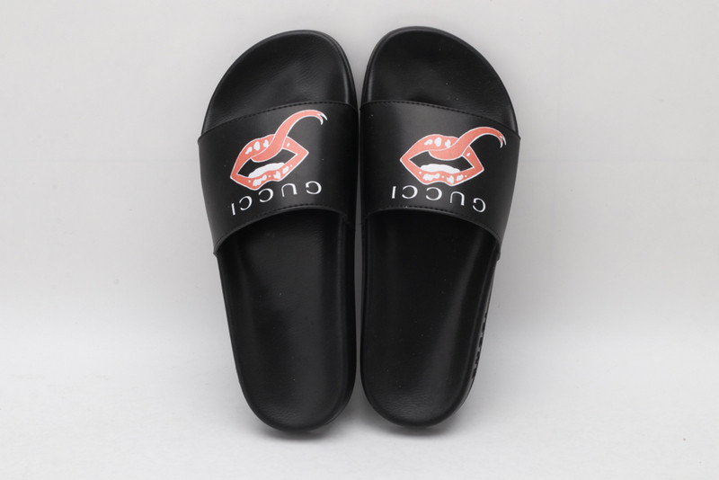 G*u*i sandals