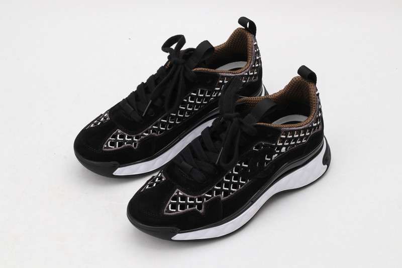 Ch**el sneaker