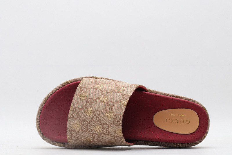 G*u*i sandals