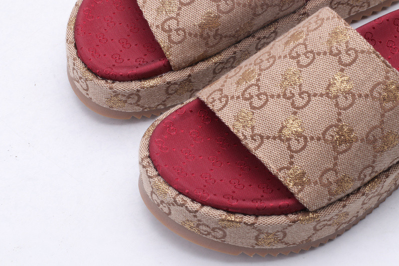 G*u*i sandals