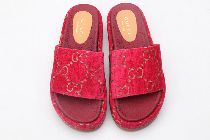 G*u*i sandals
