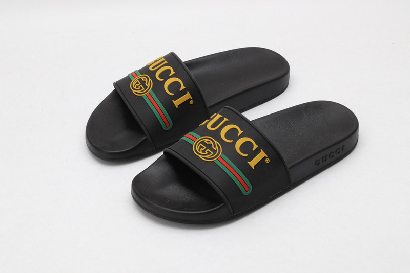 G*u*i sandals