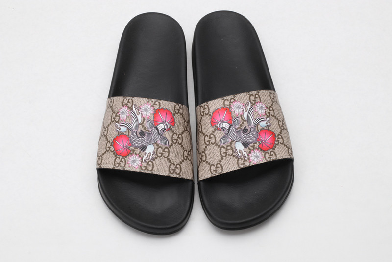 G*u*i sandals
