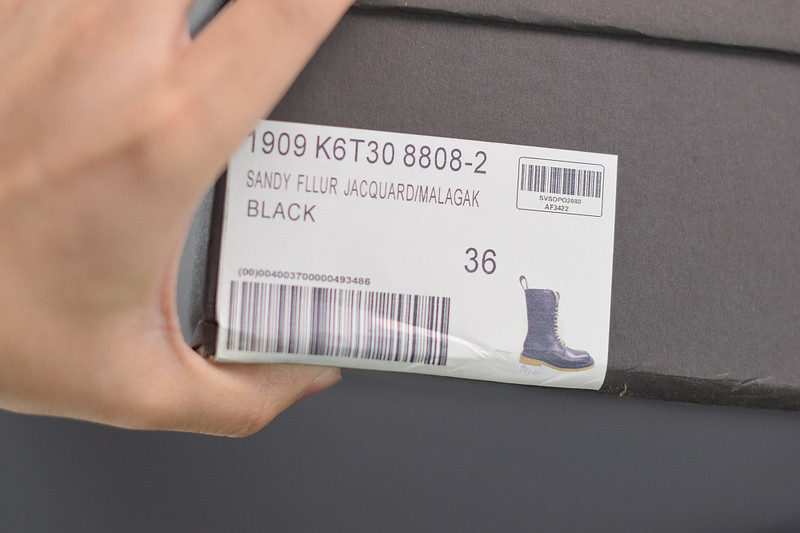 b0tte*a Ven*ta sneaker