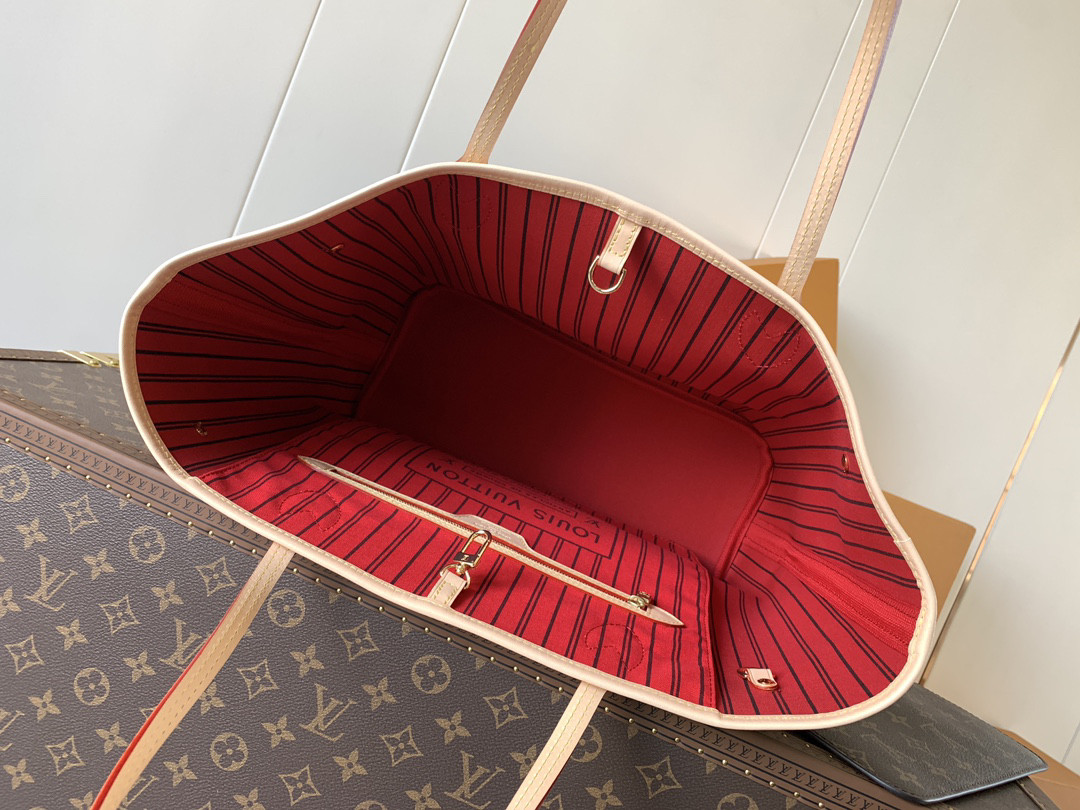 LVT PURSE MM